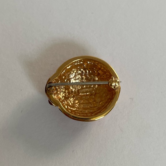 Ladybug Pin - Picture 5 of 7